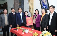 Lãnh đạo TP Hà Nội thăm, tặng quà gia đình chính sách